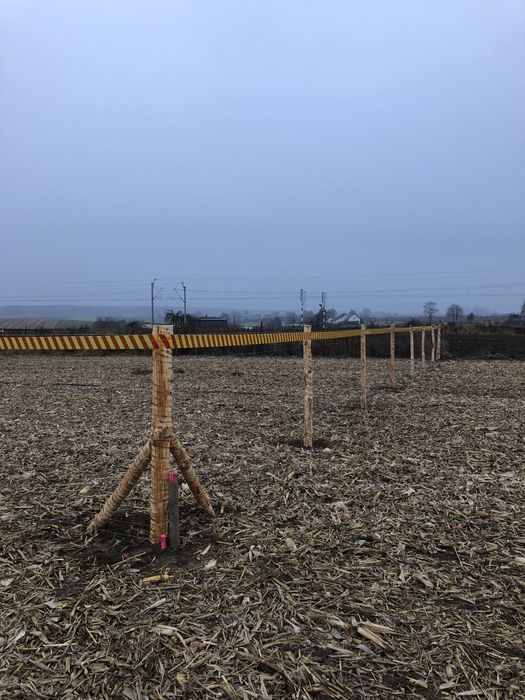 Ogrodzenie budowlane tymczasowe siatka leśna stemple płot