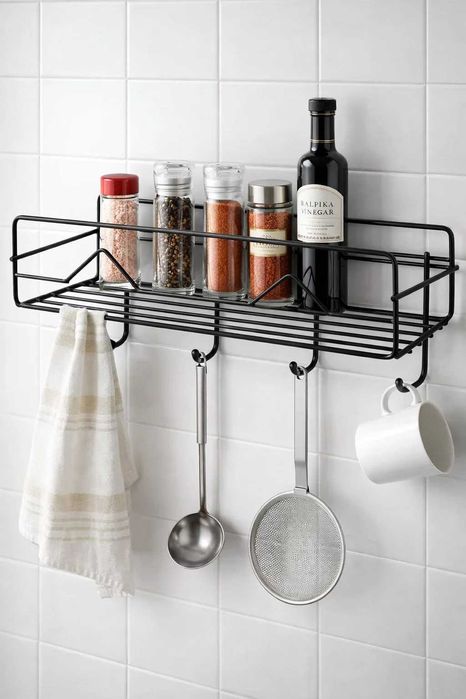 Настенная металлическая полка с крючками на липучках 27×11  см