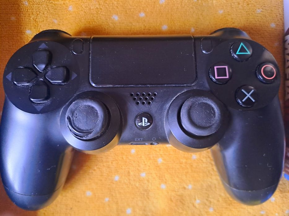 PlayStation 4 + 9 gier + 2 pady
