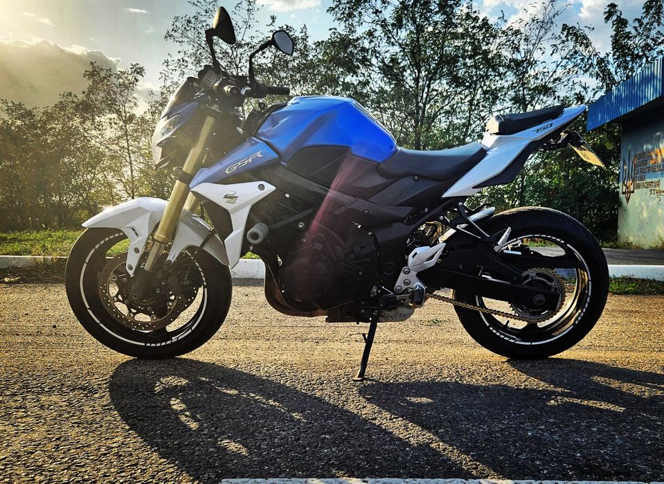 Продам Suzuki GSR-750S