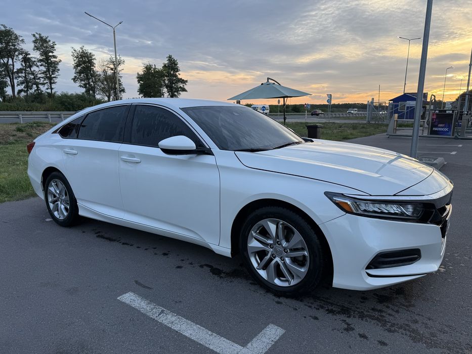 Honda Accord 2019 VIN 1HGCV1F18KA134838 фото оголошення 4 з 24