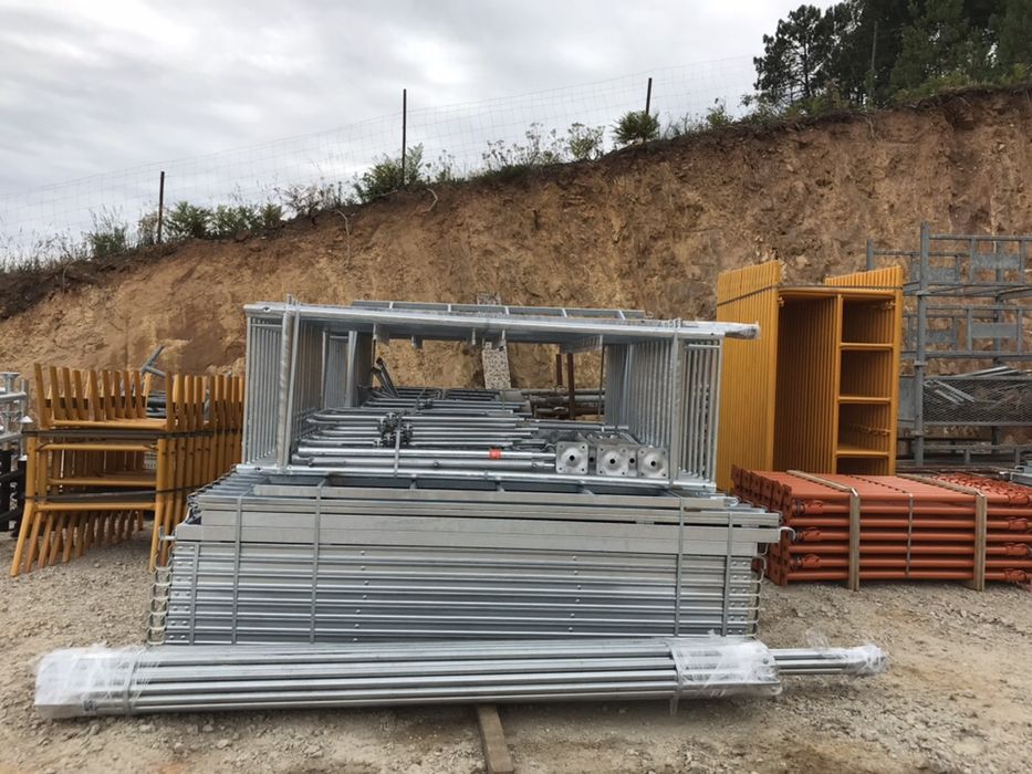 Andaimes europeu e tradicional