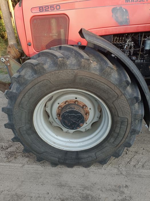 Massey Ferguson 8250