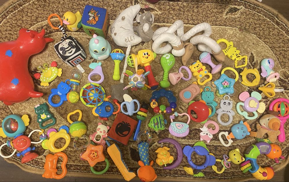 Продам пакет іграшок для немовлят