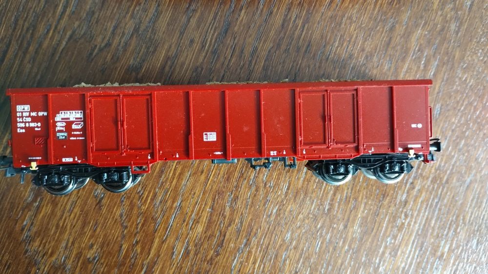 3 szt. Wagony czteroosiowe ROCO, towarowe z ładunkiem, H0