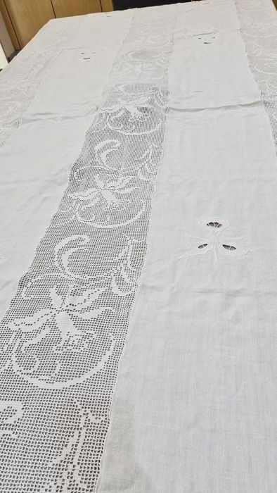 Toalha de linho bordada