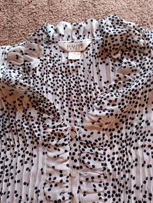 Elegancka bluzka zapinana rozmiar XL firmy Allison Taylor