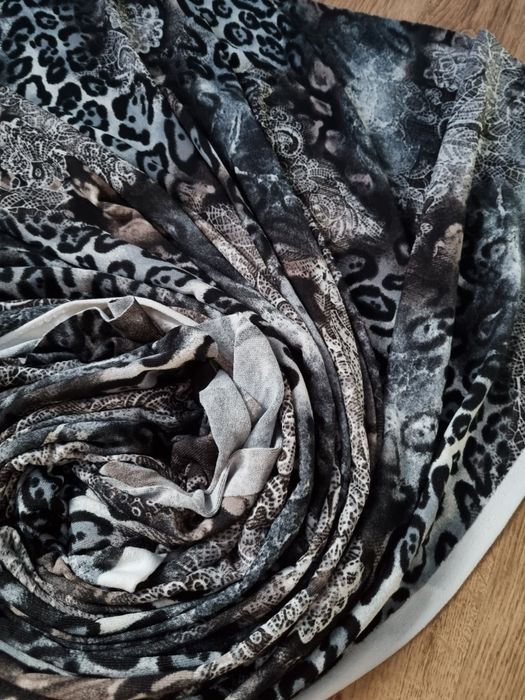Cienka delikatna dzianina zwierzęce cętki 1m