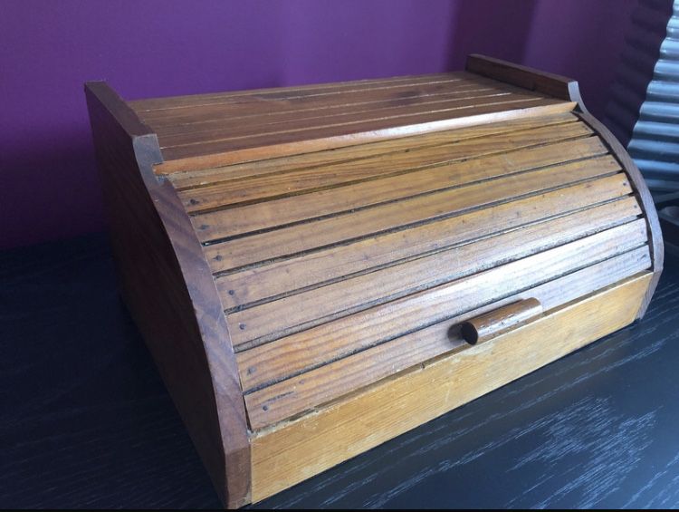 Caixa do pão em madeira vintage