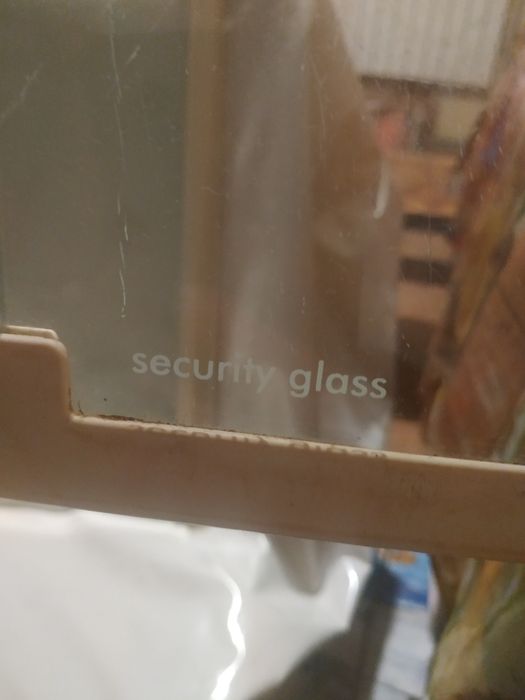 Полка стеклянная в холодильник