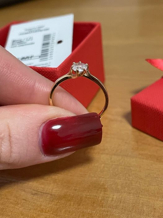 Золота каблучка (від укр золото)