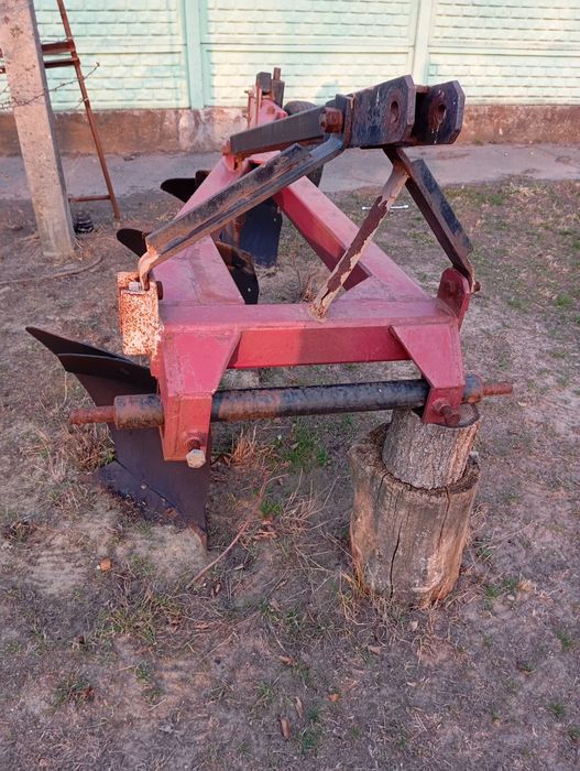 Плуг 3 корпусний