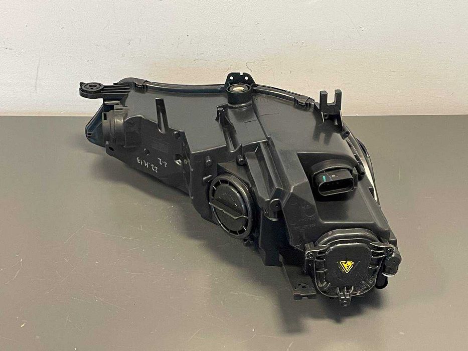 Prawa Lewa Lampa Reflektor Audi A4 B9 Przed Lift Bi-Xenon