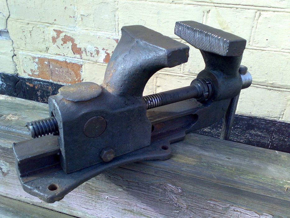 Тиски стальные 150 мм.Heller 30кг.50-60х годов.