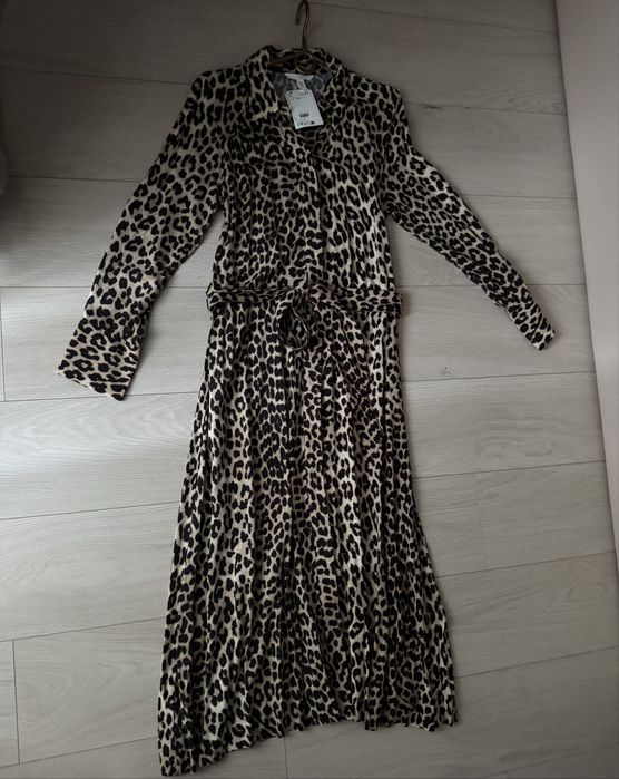 Платье с тигровым принтом H&M новое(Вискоза)