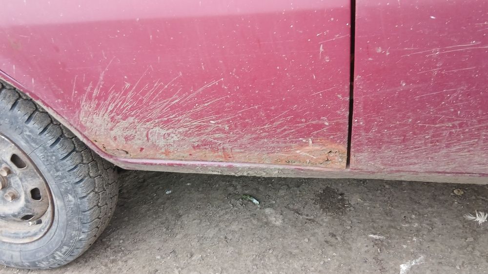 Продам машину 323 1985 года