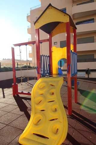 ARRENDA-SE T1- Totalmente equipado -Condomínio fechado Portimão.