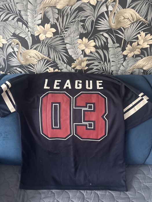 T-shirt młodzieżowy.
