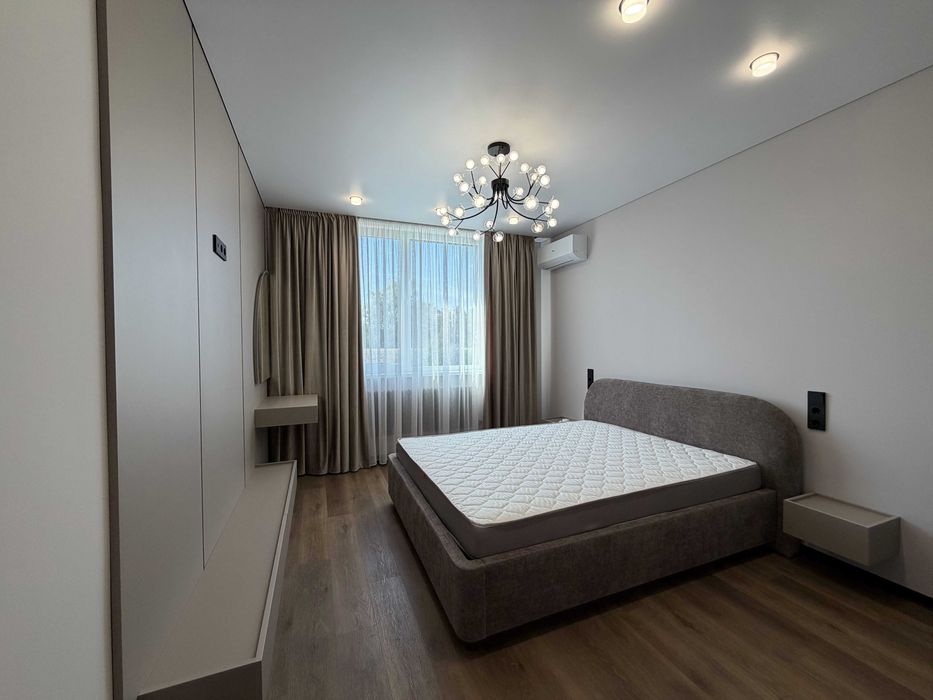 Продам 2-кімнатну 72 м² ЖК Квартал №5 | 2 спальні | 2 санвузли | Центр