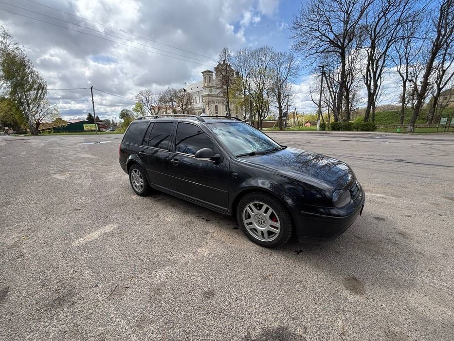 Авто golf 4 дизель 1,9 (військовим, бо ввезено через фонд)