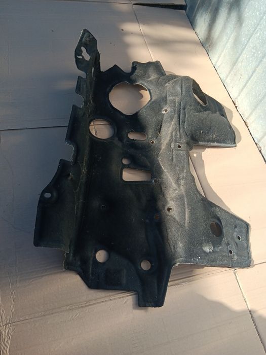 Suzuki Vitara III 2015- wygluszenie ściany grodziowej komory silnika