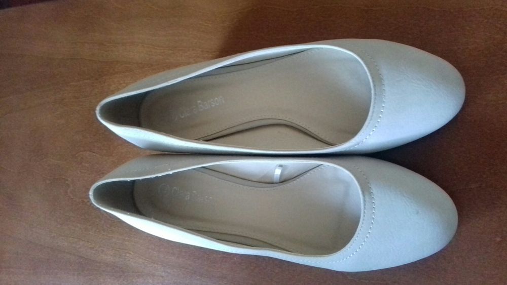 Beżowe nowe buty r.40