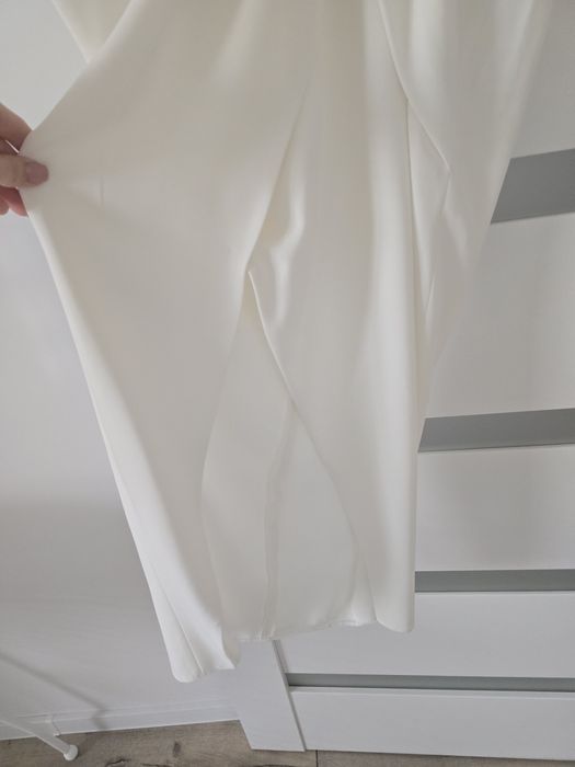 Elegancka sukienka midi kremowa