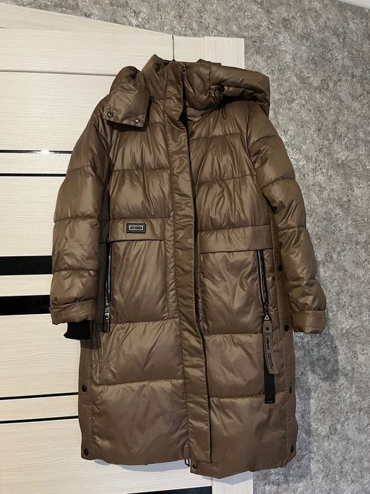 Зимова куртка шоколадного кольору