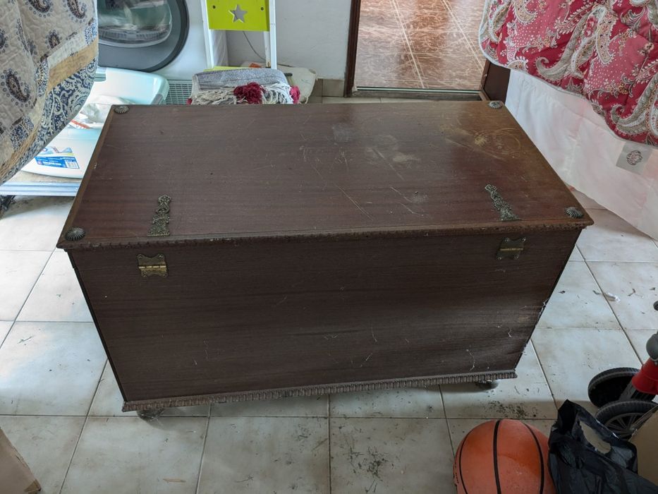 Baú em madeira 103x53cm