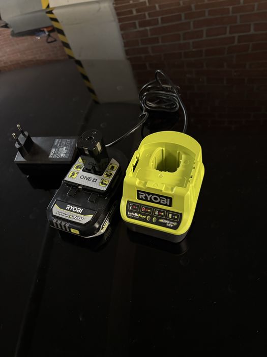 Sprzedam akumulator Ryobi z ładowarka