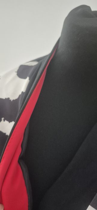 Elegancka kurtka bomberka w łaty krowa kremowo-czarna