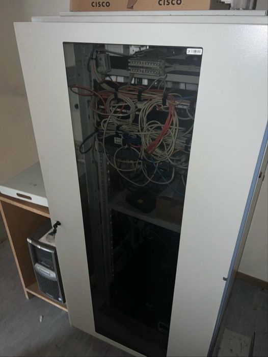 Armário Rack de Redes