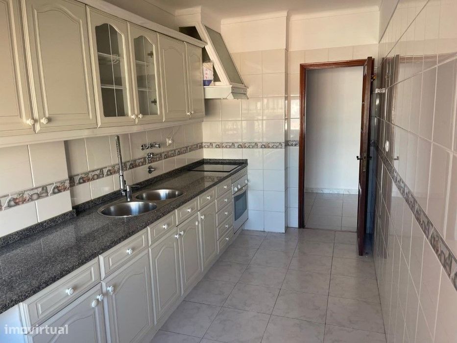 Apartamento espaçoso para arrendamento em São Marcos - Avenida do B...