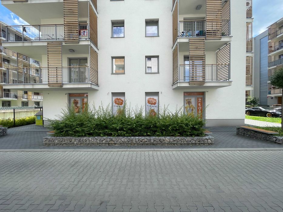 Bezpośrednio wynajmę nowoczesny 119m²  narożny lokal duże witryny z 3 stron 3 wejścia ogródek 2 miejsca parkingowe