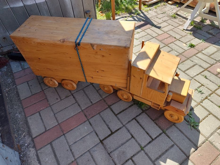Ciężarówka na zabawki drewniana