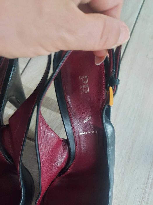 PRADA Czarne skórzane buty z odkryta piętą 40.5