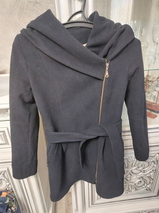 Продам пальто 42р.