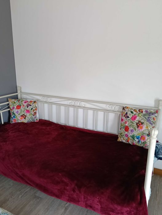 Cama de ferro branca