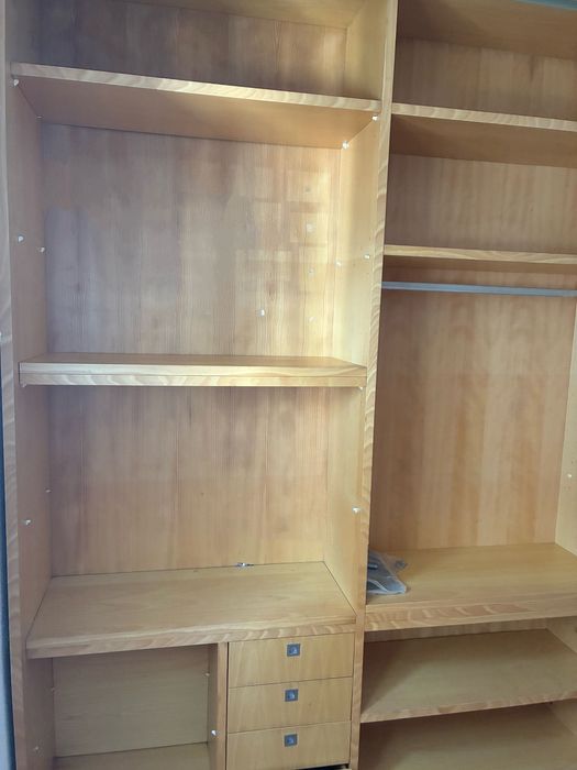 Móvel Grande de Quarto (Madeira Maciça)