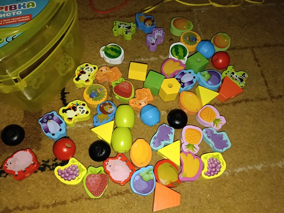 Дерев'яна іграшка Шнурівка в скриньці Tree Toys