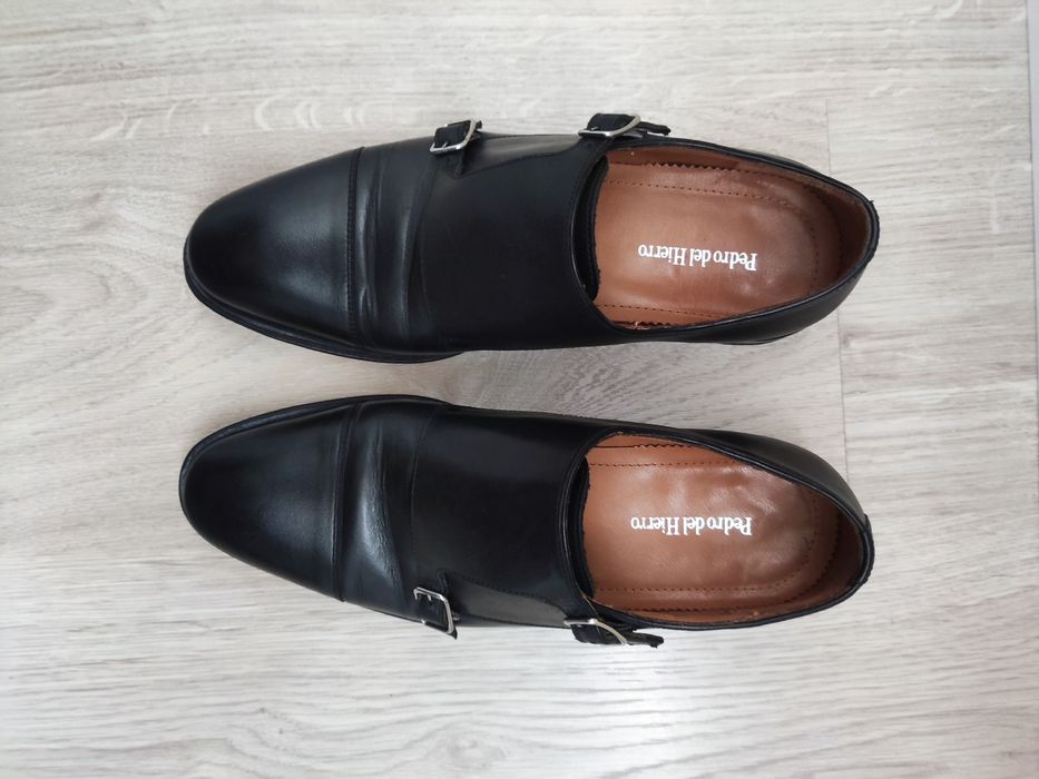 Sapatos Pedro del Hierro, em pele de 2 fivelas