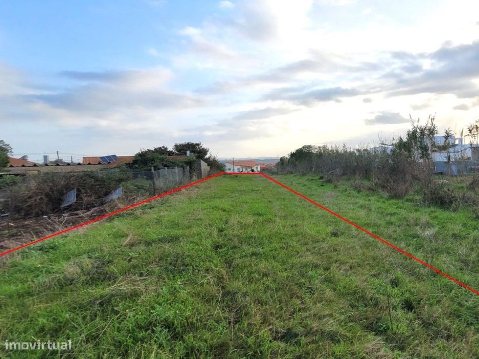 Terreno para construção de 2 moradias