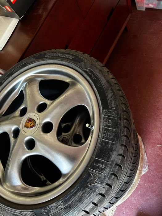 Jantes Porsche com pneus