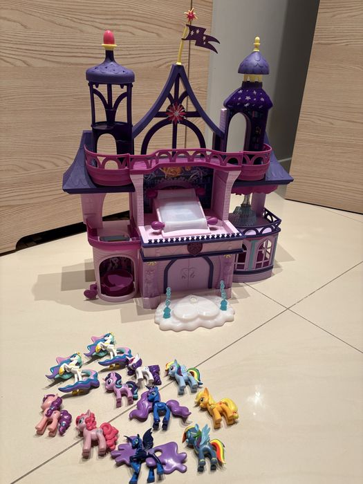 My Little Pony, Magiczna szkoła przyjaźni, zamek