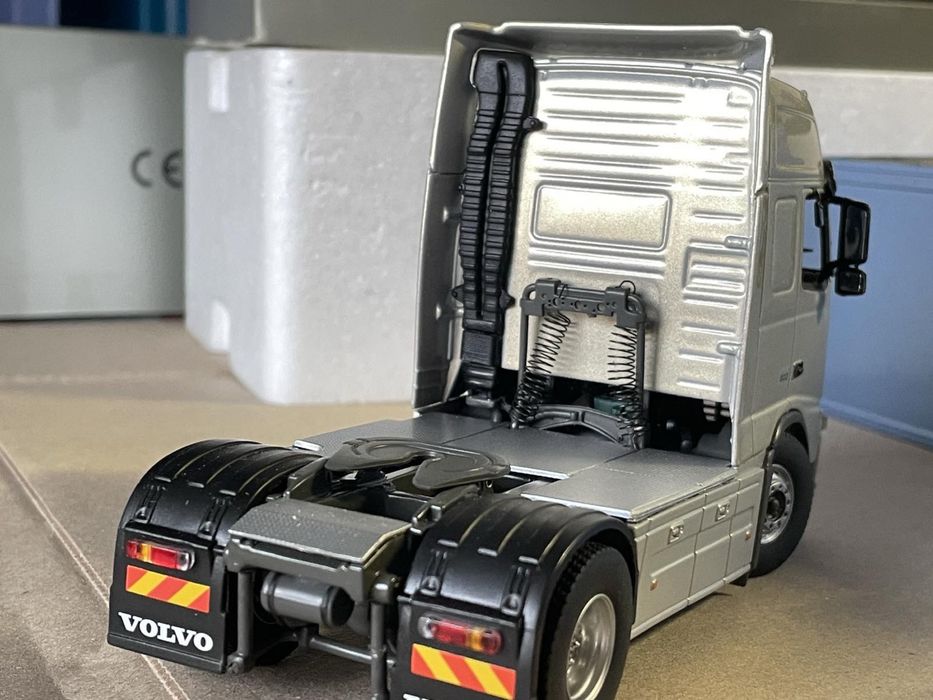 MOTORART .1/43 VOLVO FH 12 с полуприцепом.Фура: 6 700 грн