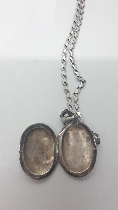 Серебряные кулоны.