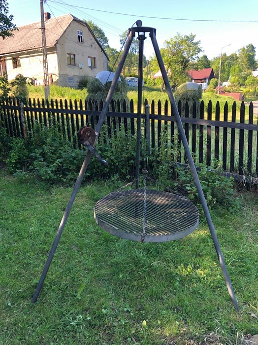 Solidny grill,  trójnóg ogrodowy, nierdzewka,  nad ognisko.