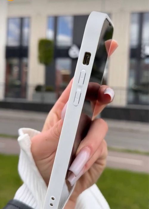 Белый чехол на Iphone 12 Pro Max