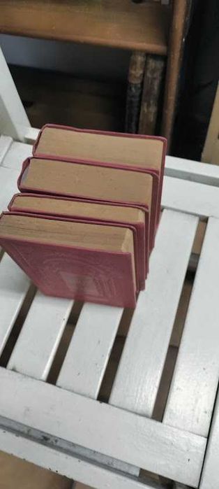 Bíblia Sagrada Antigo e Novo Testamento - edição de 4 volumes