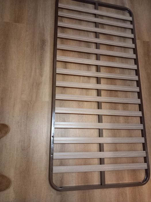 Vende-se estrado
